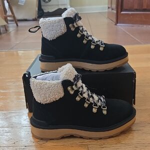Sorel Women's HI-Line Hiker Waterproof Cozy Boots Size 5.5